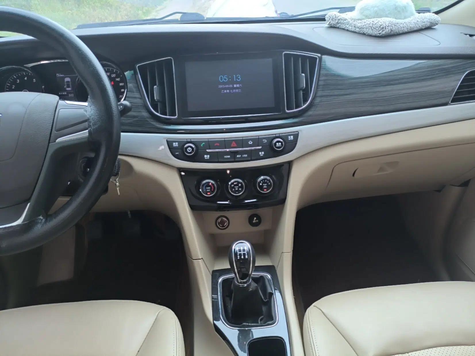 Baojun 730 2016 1.5L Manual Comfort Version 7 Seats China V Emission Standard — миниатюра 16