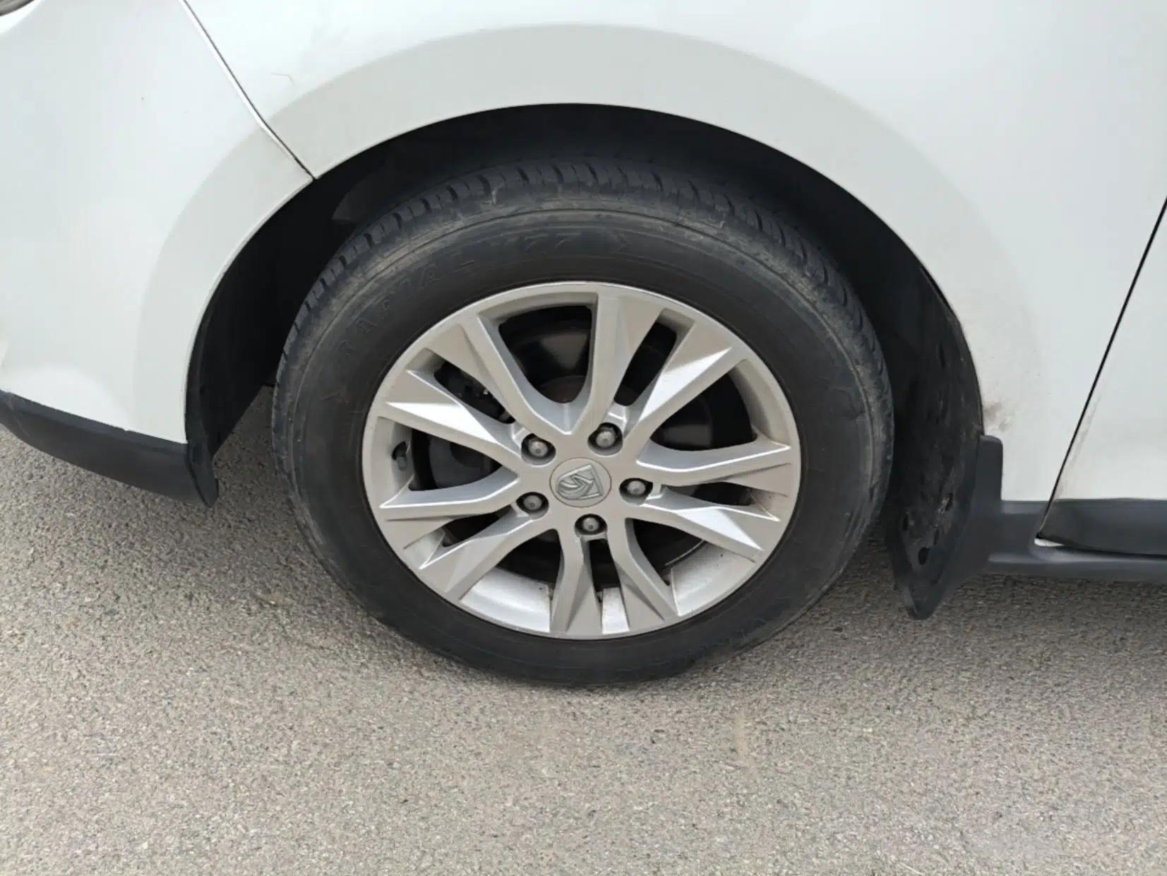Baojun 730 2016 1.5L Manual Comfort Version 7 Seats China V Emission Standard — миниатюра 8
