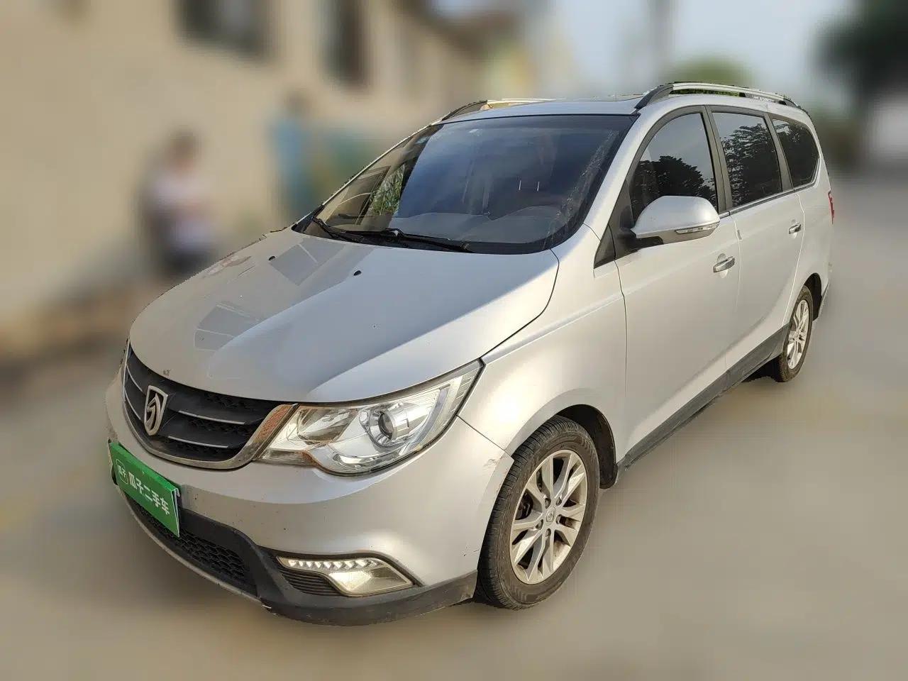 Baojun 730 2015 1.8L Manual Luxury Navigation ESP Version 7-seater — миниатюра 1