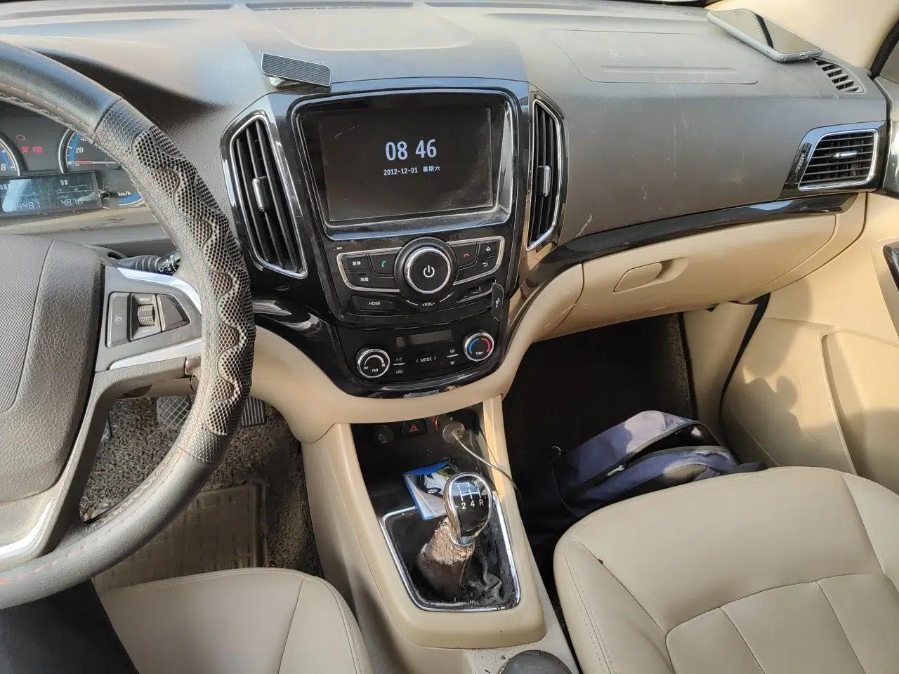 Baojun 730 2015 1.8L Manual Luxury Navigation ESP Version 7-seater — миниатюра 14