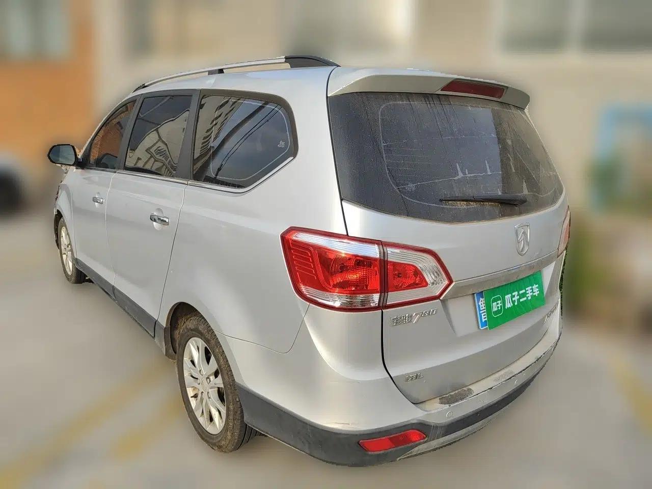 Baojun 730 2015 1.8L Manual Luxury Navigation ESP Version 7-seater — миниатюра 4