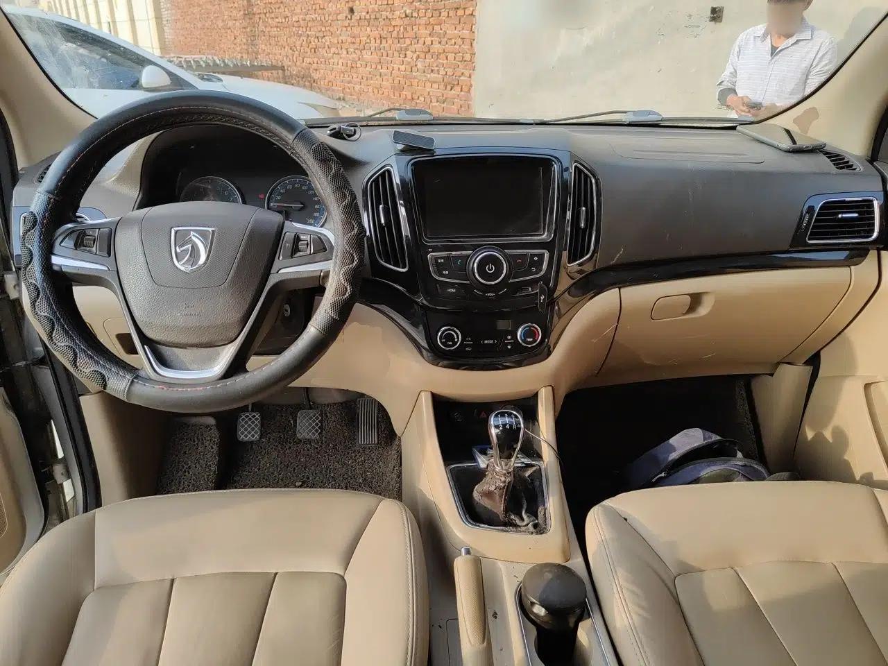 Baojun 730 2015 1.8L Manual Luxury Navigation ESP Version 7-seater — миниатюра 10