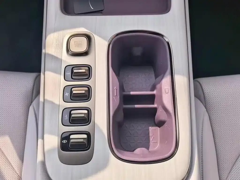 Xiaomi SU7 2024 All-Wheel Drive Long Range High-End Intelligent Driving Max Edition — миниатюра 11