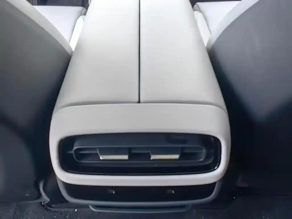 Xiaomi SU7 2024 All-Wheel Drive Long Range High-End Intelligent Driving Max Edition — миниатюра 12