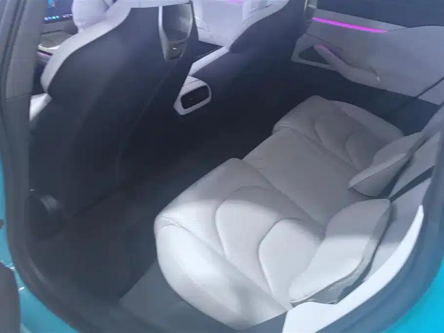 Xiaomi SU7 2024 Rear-Wheel Drive Long-Range Smart Driving Edition — миниатюра 11