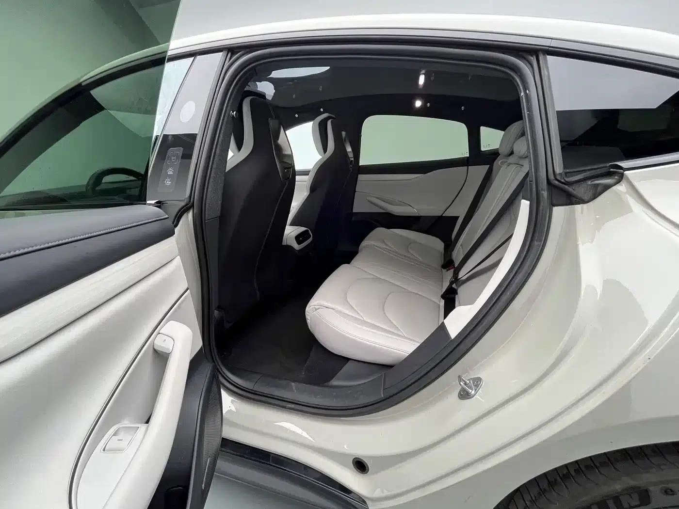 Xiaomi SU7 2024 Rear-Wheel Drive Long-Range Smart Driving Edition — миниатюра 14