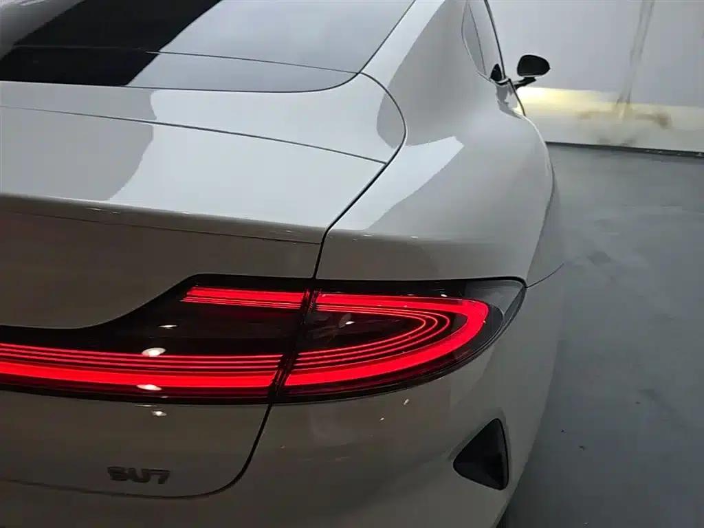 Xiaomi SU7 2024 Rear-Wheel Drive Long-Range Smart Driving Edition — миниатюра 8