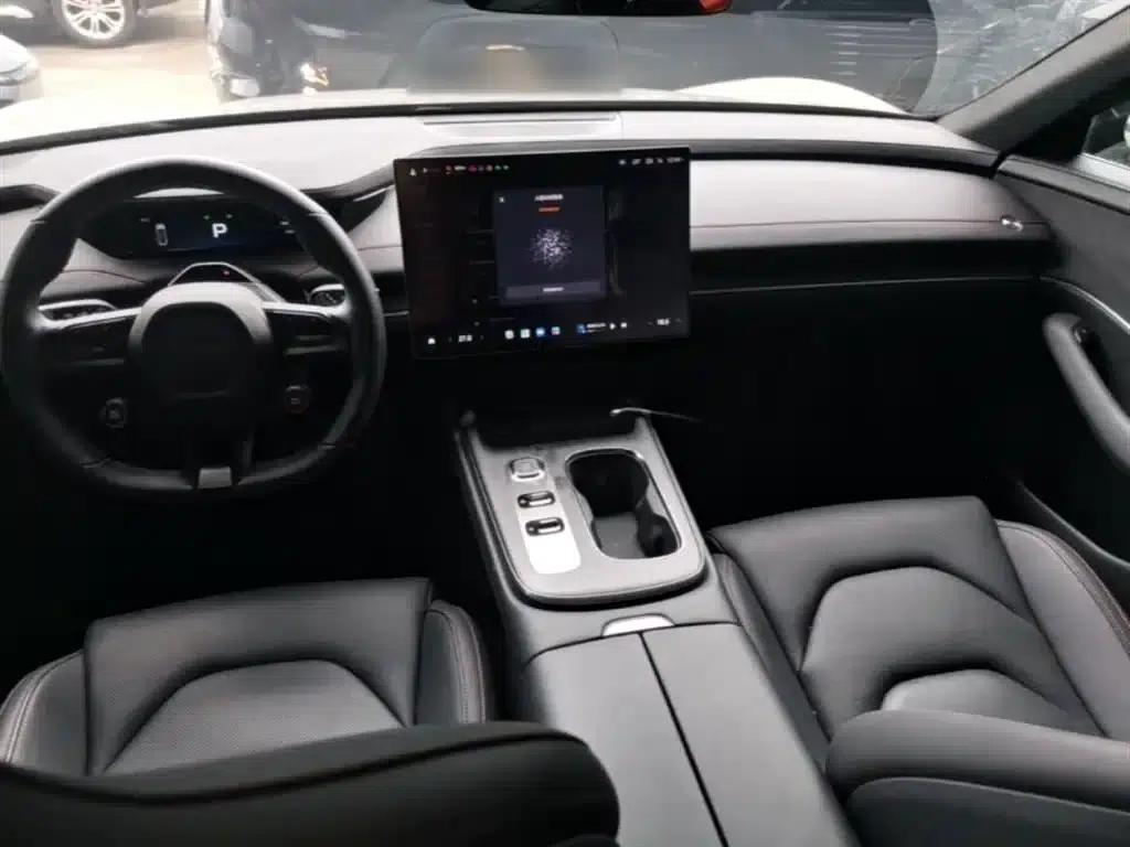 Xiaomi SU7 2024 Rear-Wheel Drive Long-Range Smart Driving Edition — миниатюра 10