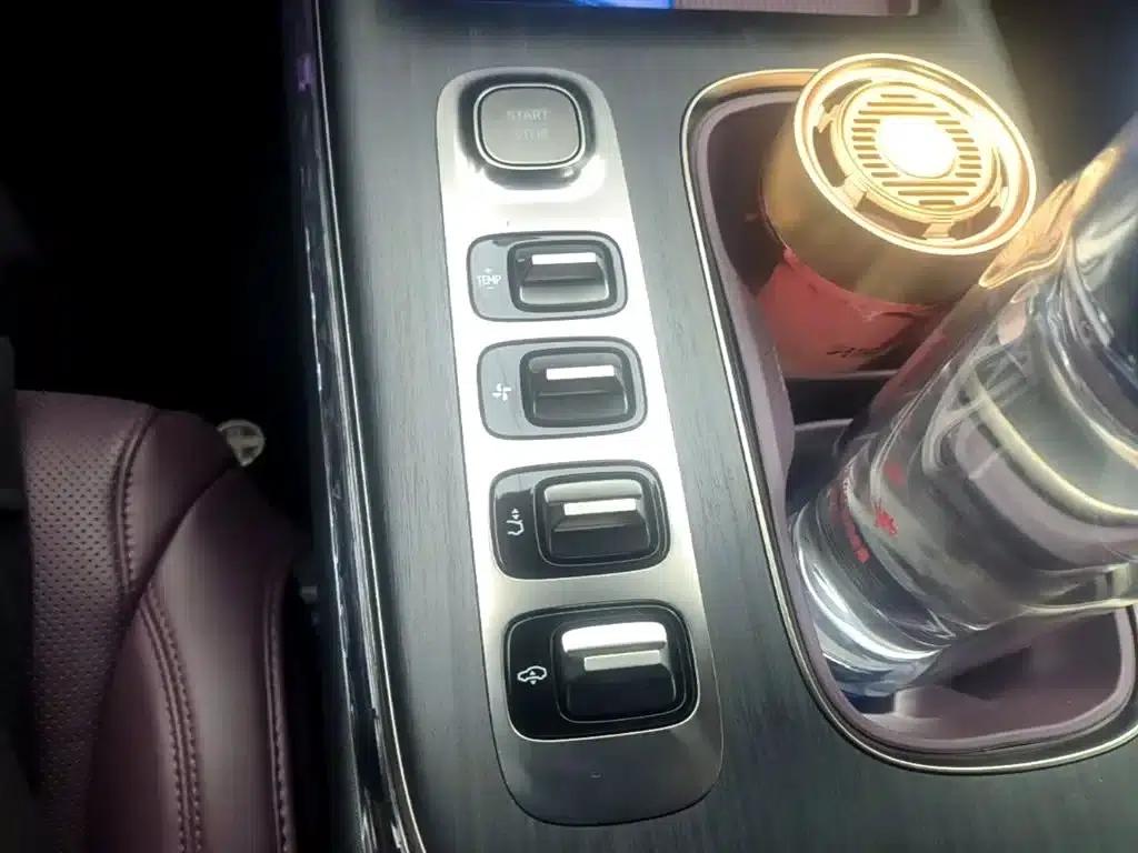 Xiaomi SU7 2024 All-Wheel Drive Max Founder Edition — миниатюра 14