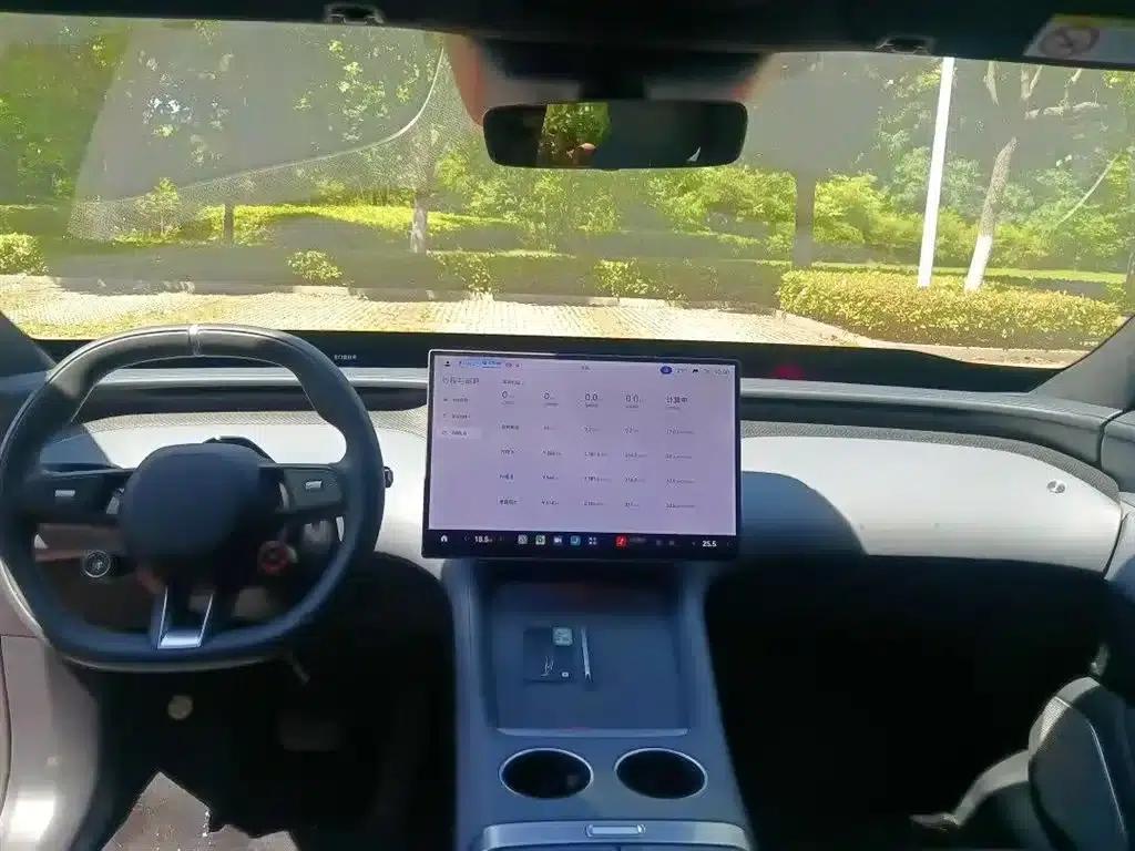 Xiaomi YU7 2025 Model: Long Battery Life, High-Performance All-Wheel Drive Max Edition — миниатюра 5