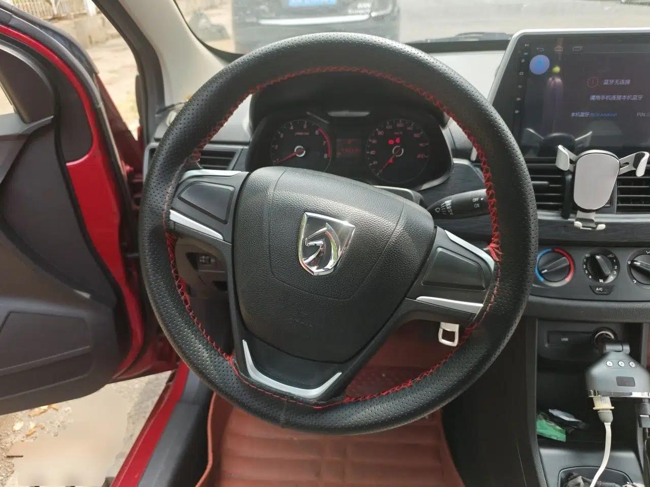 Baojun 310 2016 1.2L manual Comfort trim level — миниатюра 11