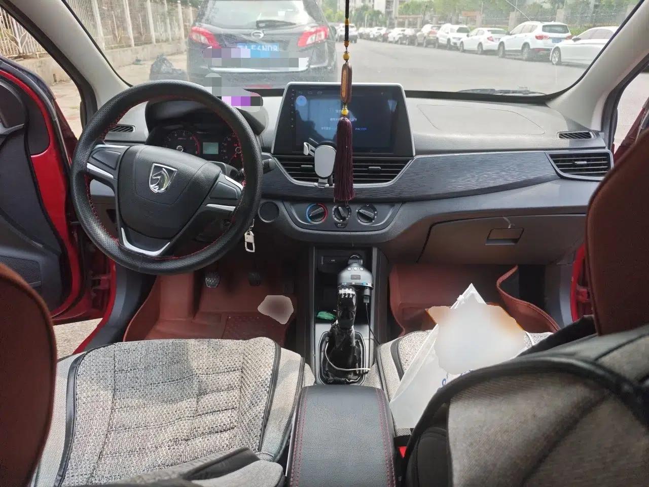 Baojun 310 2016 1.2L manual Comfort trim level — миниатюра 10
