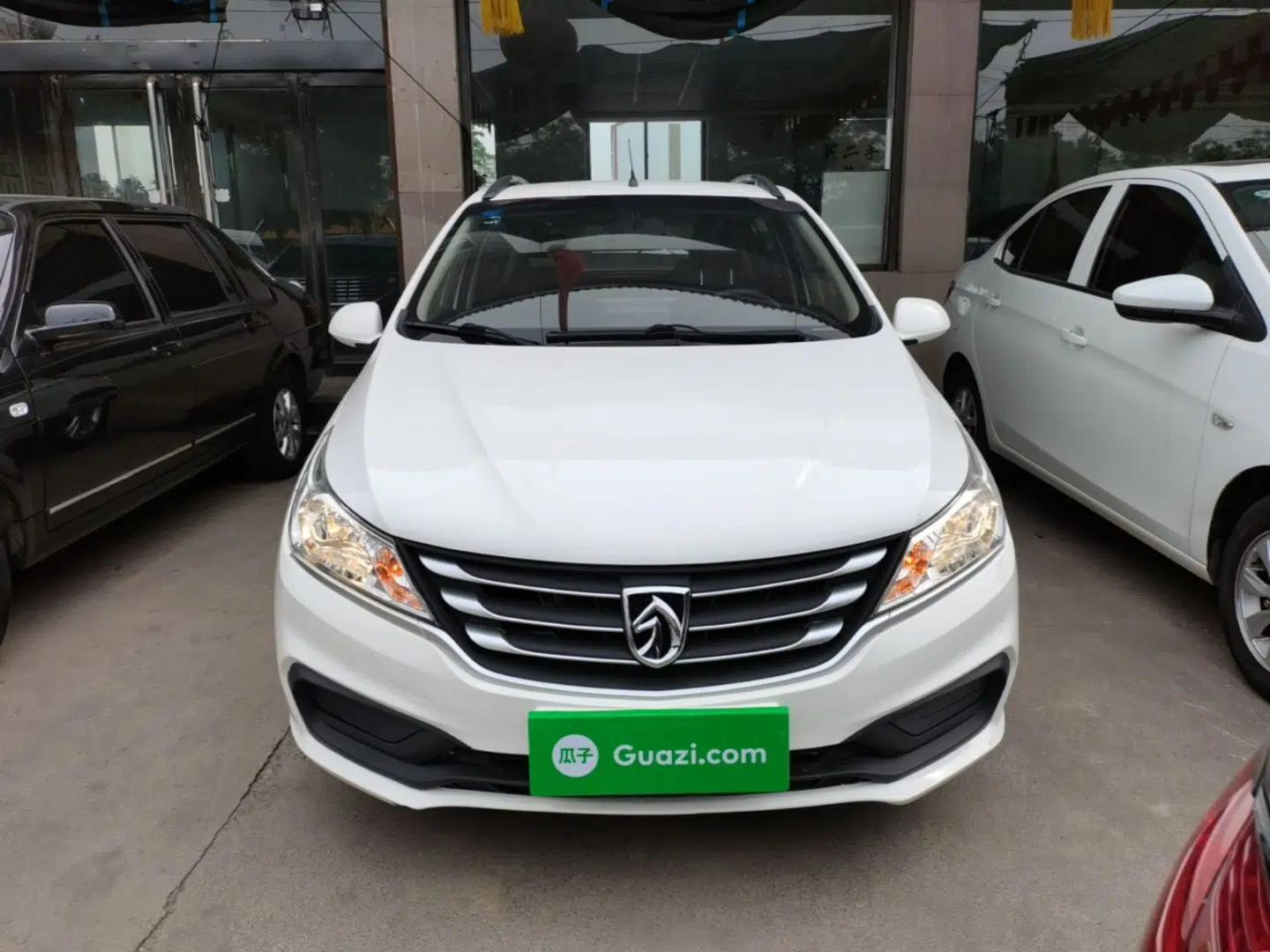 Baojun 310 2016 1.2L manual Comfort trim level — миниатюра 2