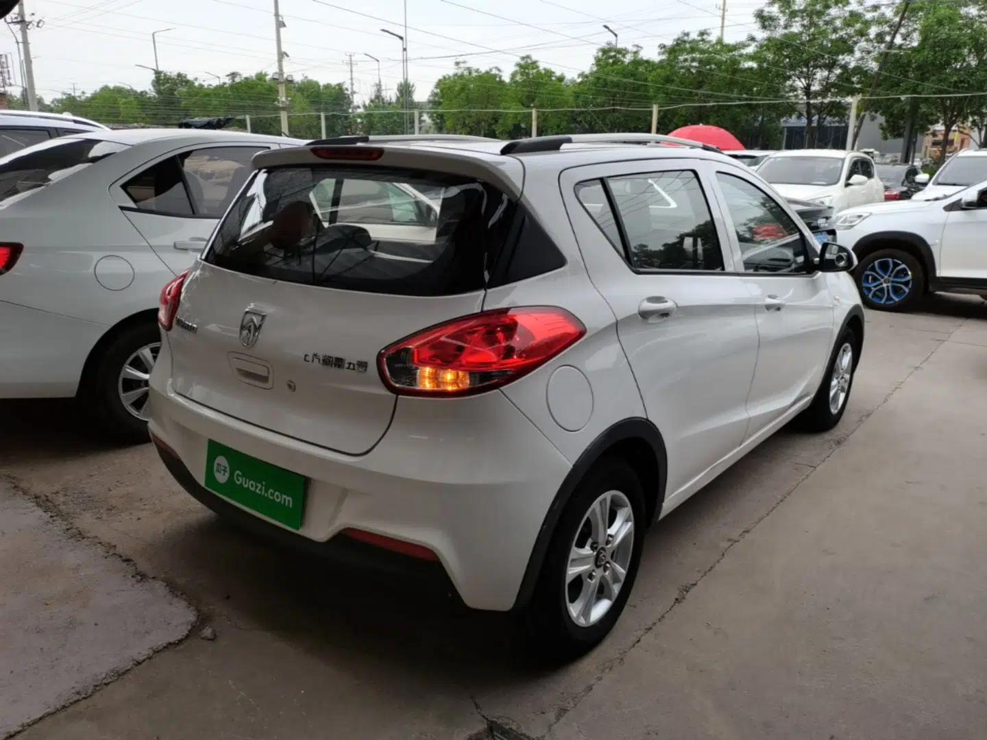 Baojun 310 2016 1.2L manual Comfort trim level — миниатюра 6