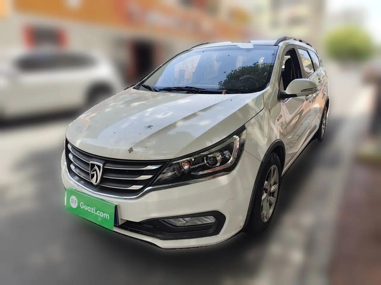 Baojun 310W 2017 1.5L Manual Fashion Edition China VI — миниатюра 1