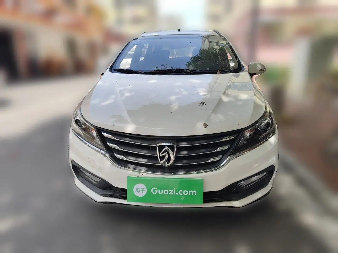 Baojun 310W 2017 1.5L Manual Fashion Edition China VI — миниатюра 2