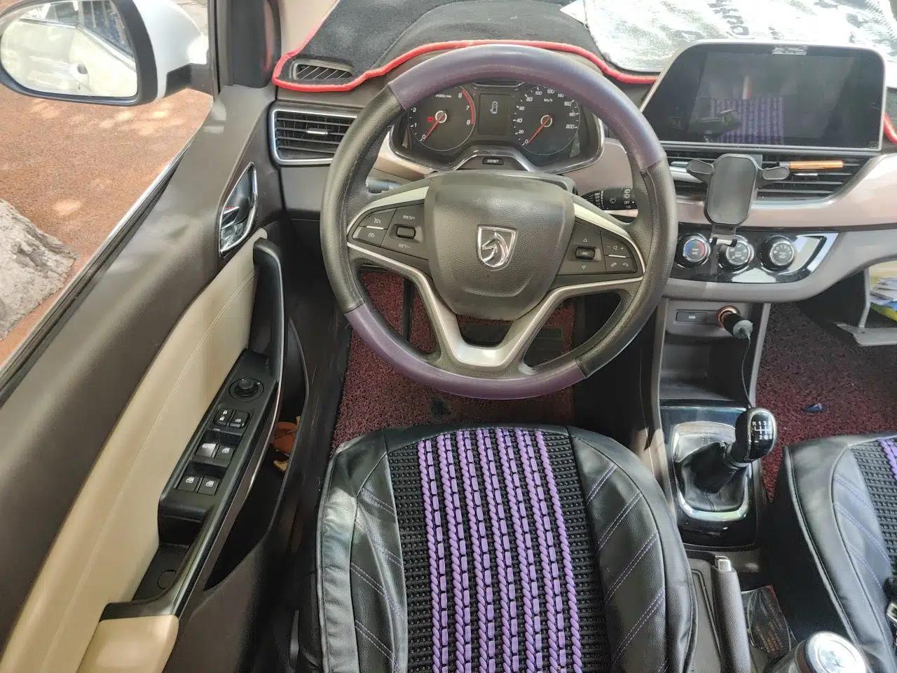 Baojun 310W 2017 1.5L Manual Fashion Edition China VI — миниатюра 11