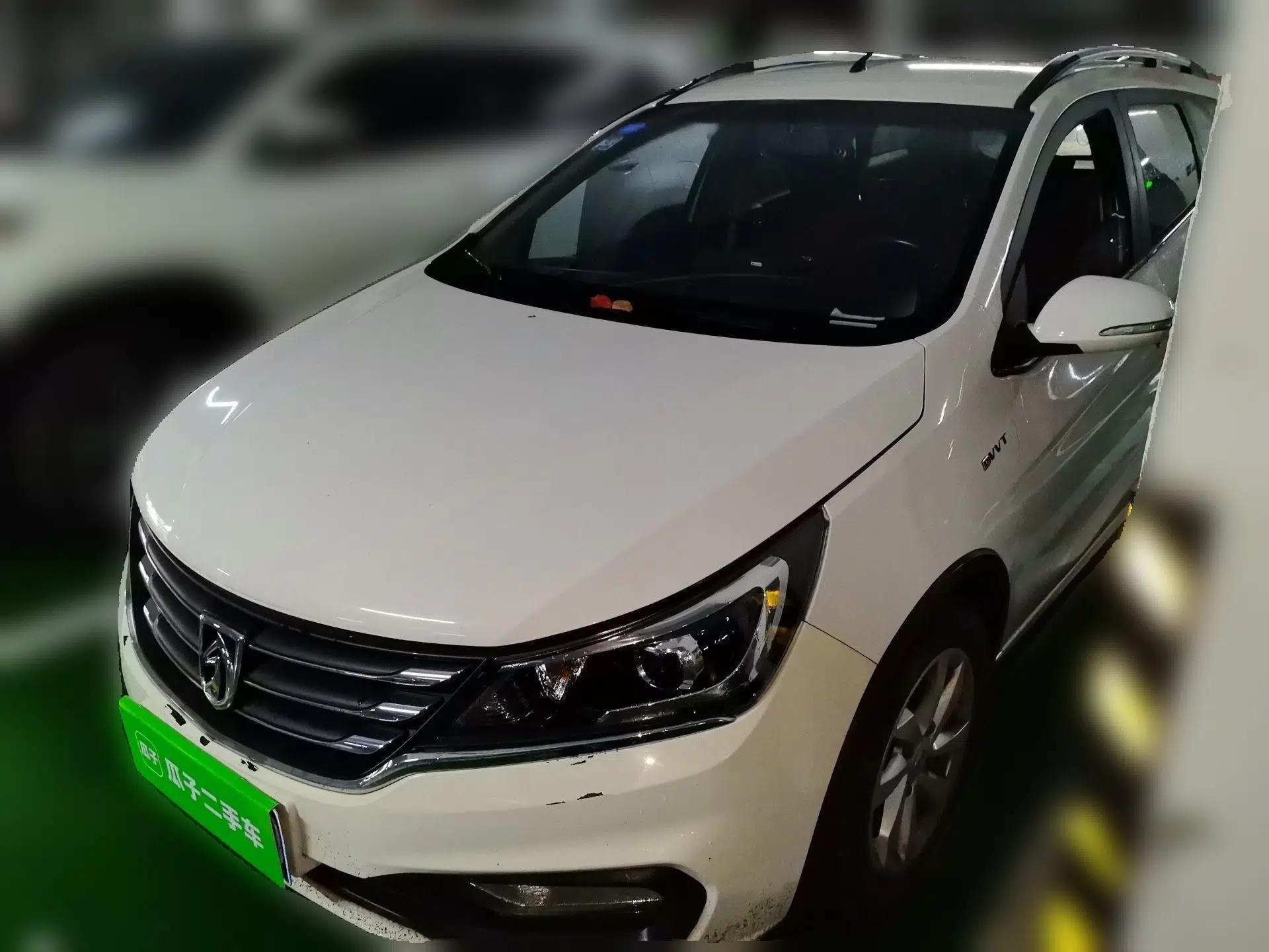 Baojun 310W 2017 1.5L Manual Fashion Model China V — миниатюра 1