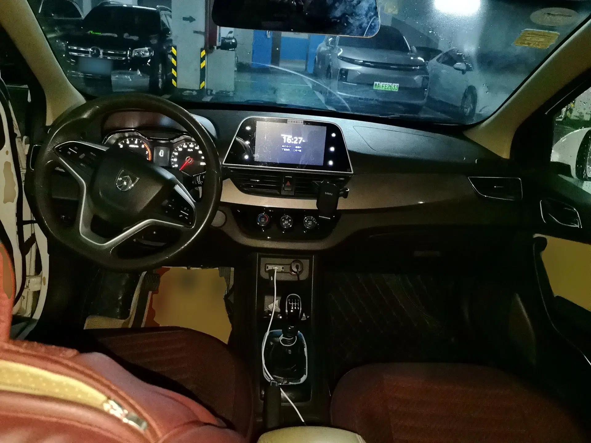Baojun 310W 2017 1.5L Manual Fashion Model China V — миниатюра 10