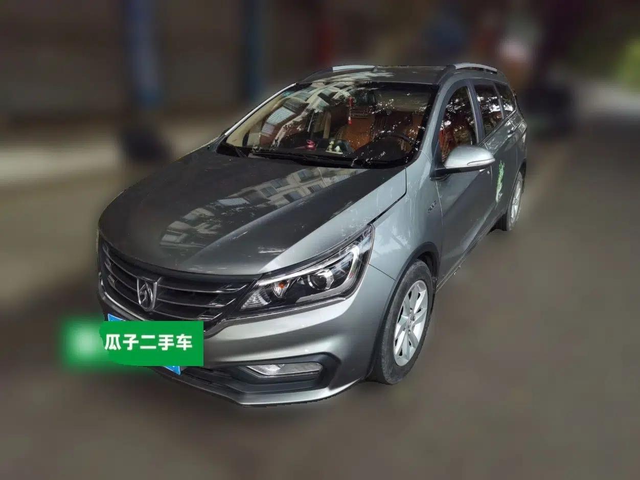 Baojun 310W 2017 1.5L Manual Fashion Model China V — миниатюра 1