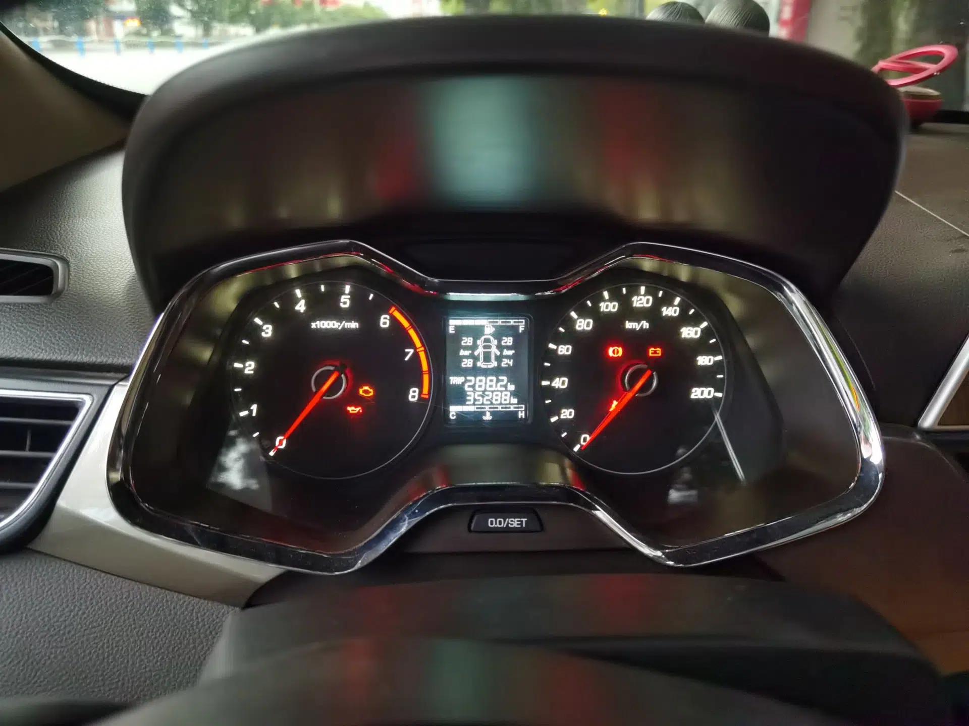 Baojun 310W 2017 1.5L Manual Fashion Model China V — миниатюра 12