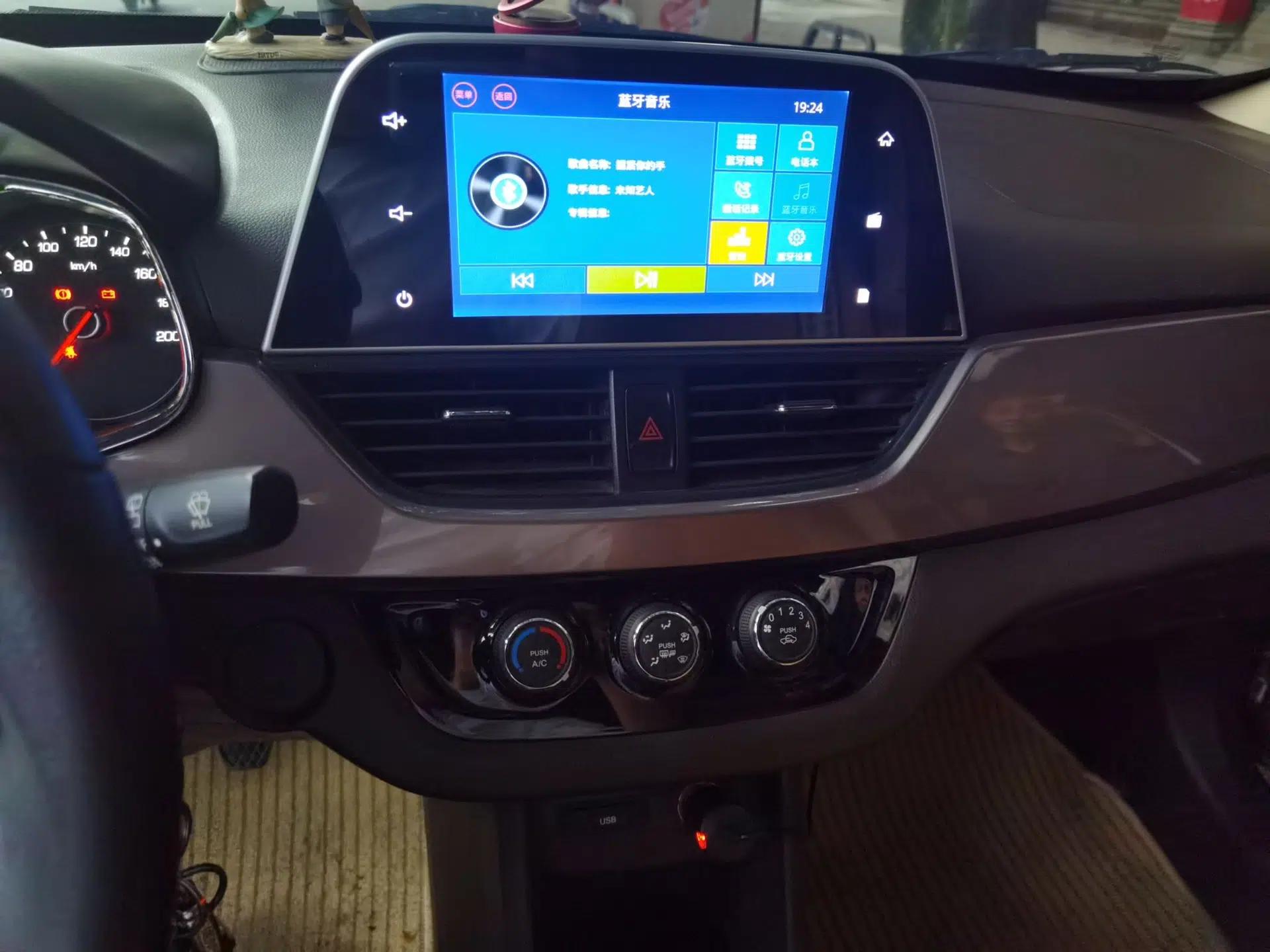 Baojun 310W 2017 1.5L Manual Fashion Model China V — миниатюра 14