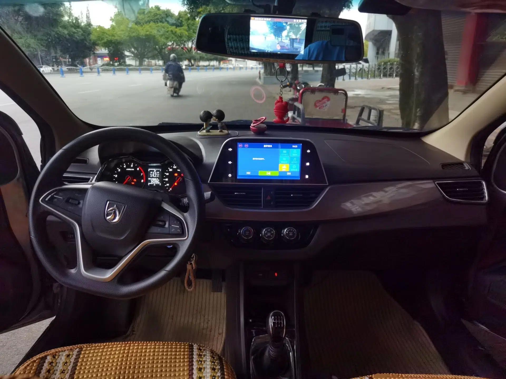 Baojun 310W 2017 1.5L Manual Fashion Model China V — миниатюра 10
