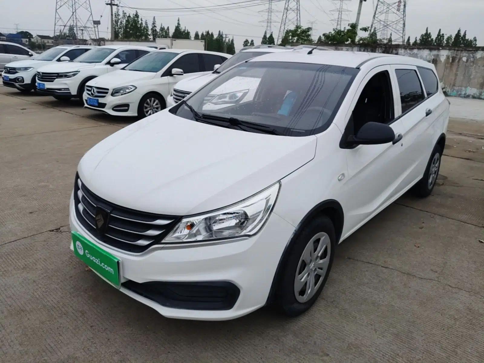 Baojun 310W 2017 1.2L Manual Value Edition China V — миниатюра 1
