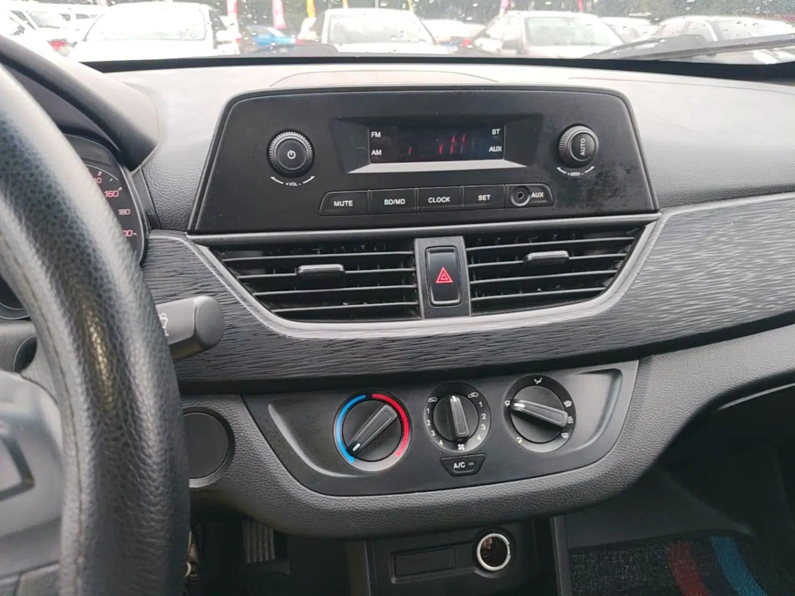 Baojun 310W 2017 1.2L Manual Value Edition China V — миниатюра 16