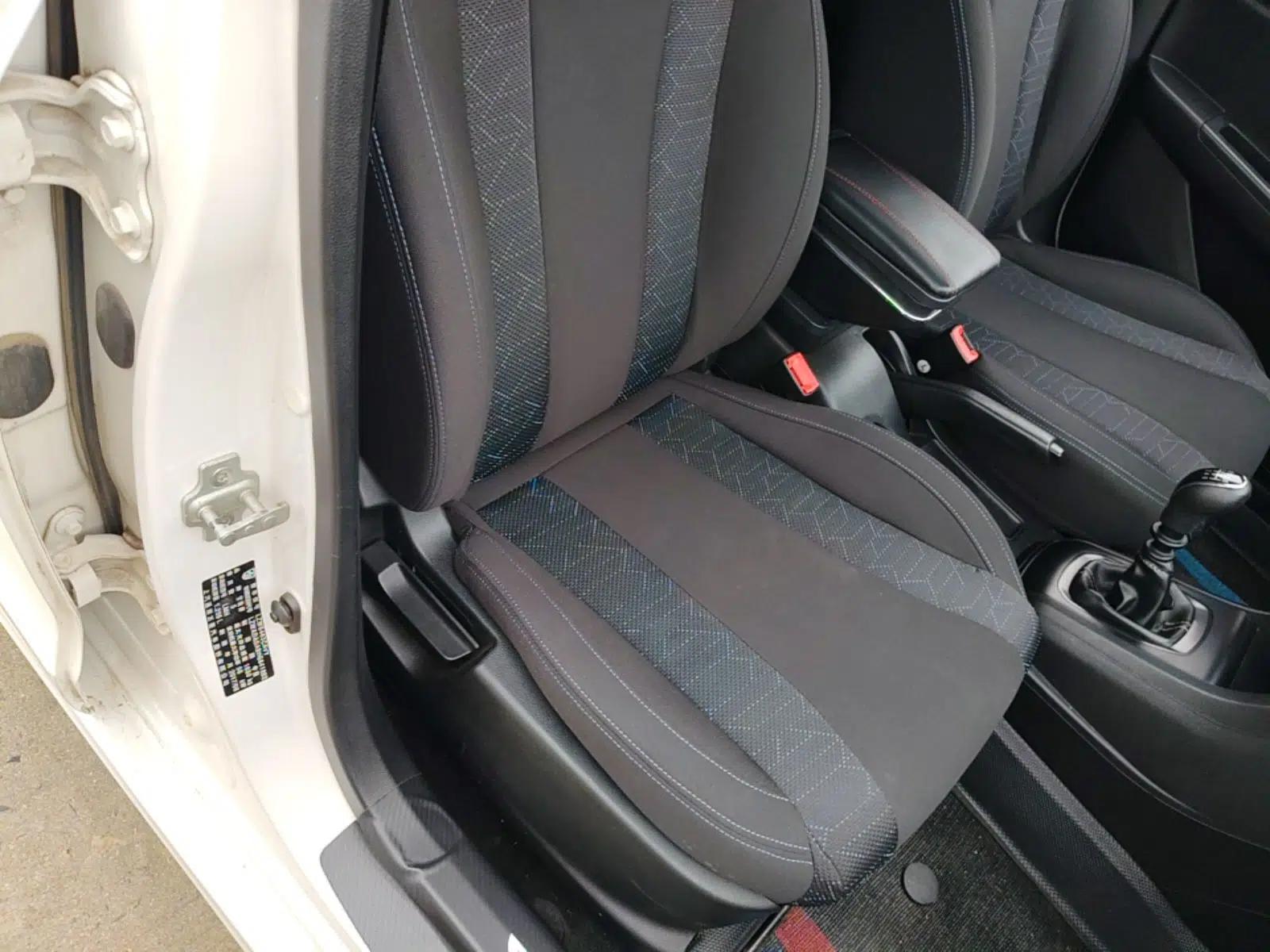 Baojun 310W 2017 1.2L Manual Value Edition China V — миниатюра 23