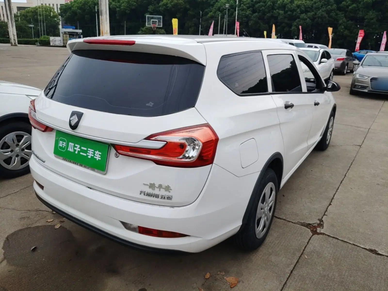 Baojun 310W 2017 1.2L Manual Value Edition China V — миниатюра 6