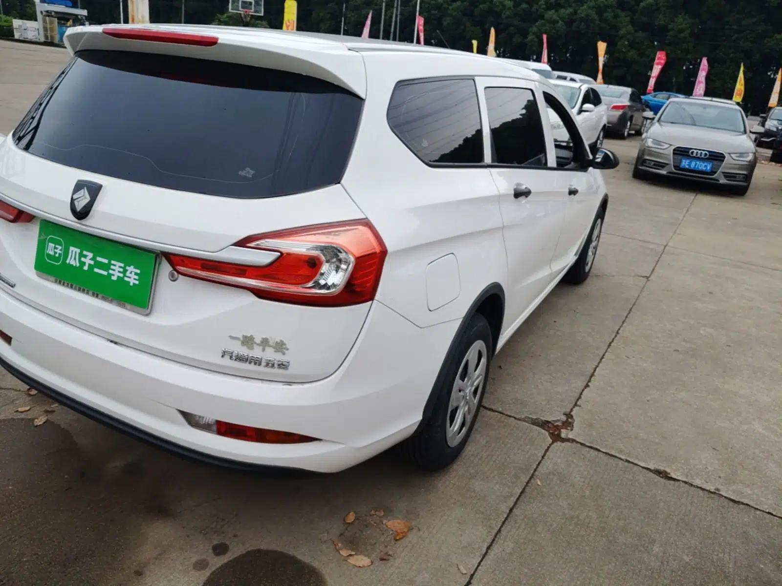 Baojun 310W 2017 1.2L Manual Value Edition China V — миниатюра 7