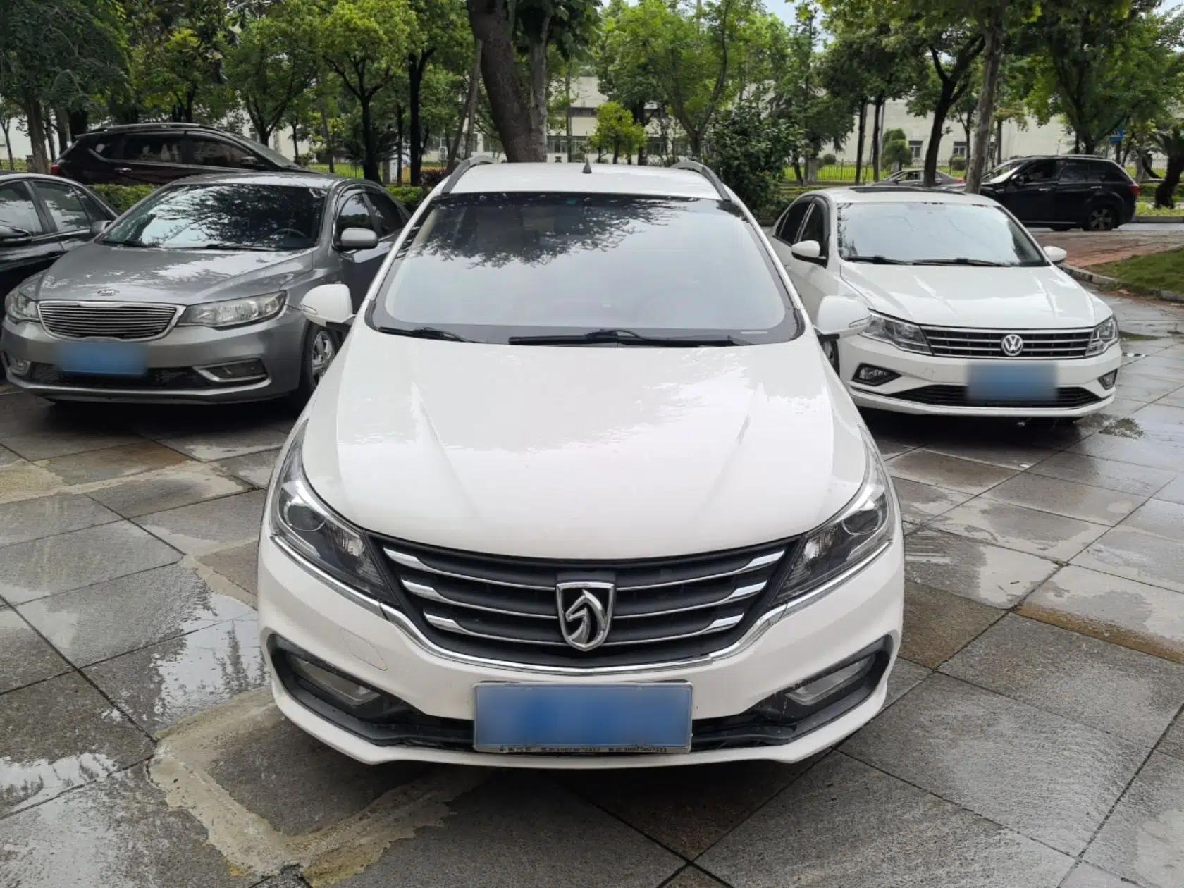 Baojun 310W 2017 1.5L Manual Fashion Model China V — миниатюра 2