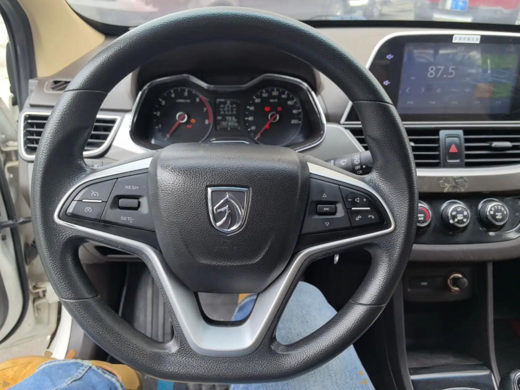 Baojun 310W 2017 1.5L Manual Fashion Model China V — миниатюра 14