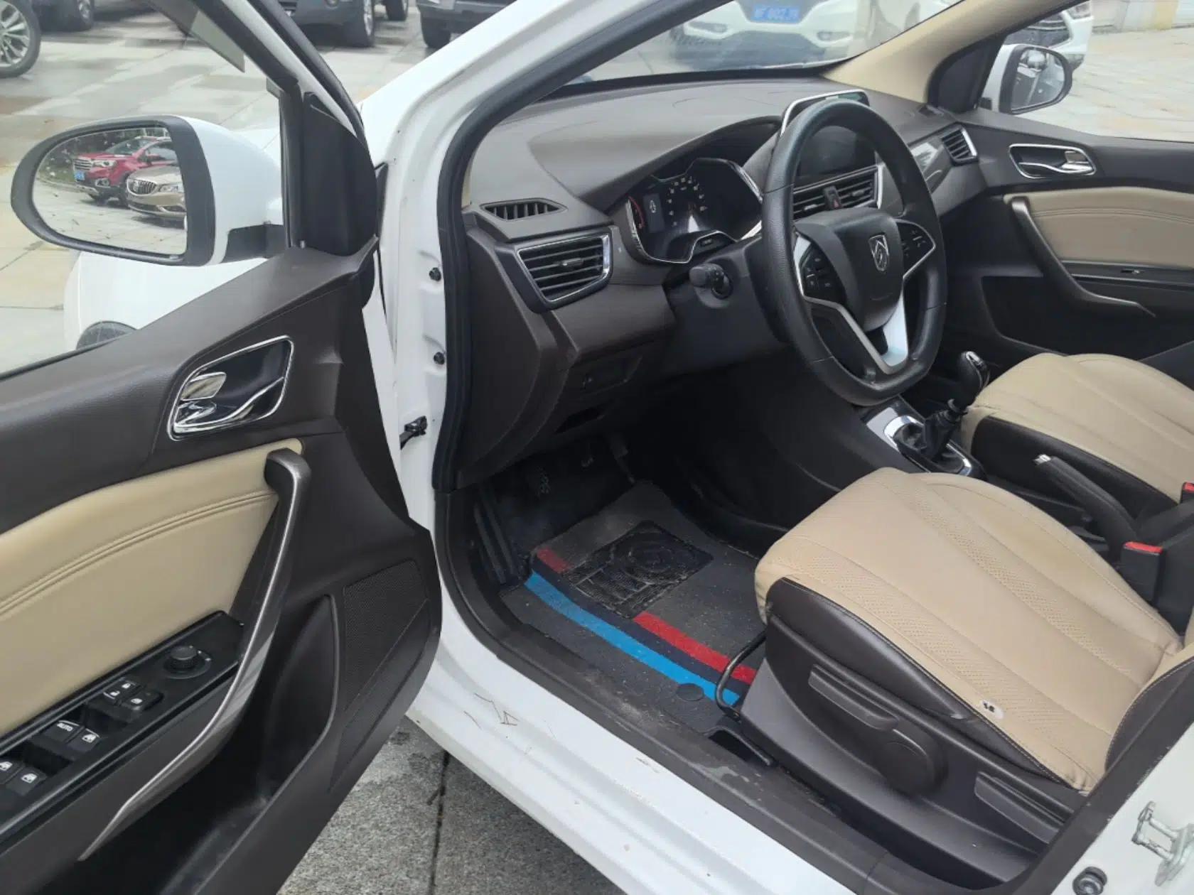 Baojun 310W 2017 1.5L Manual Fashion Model China V — миниатюра 19