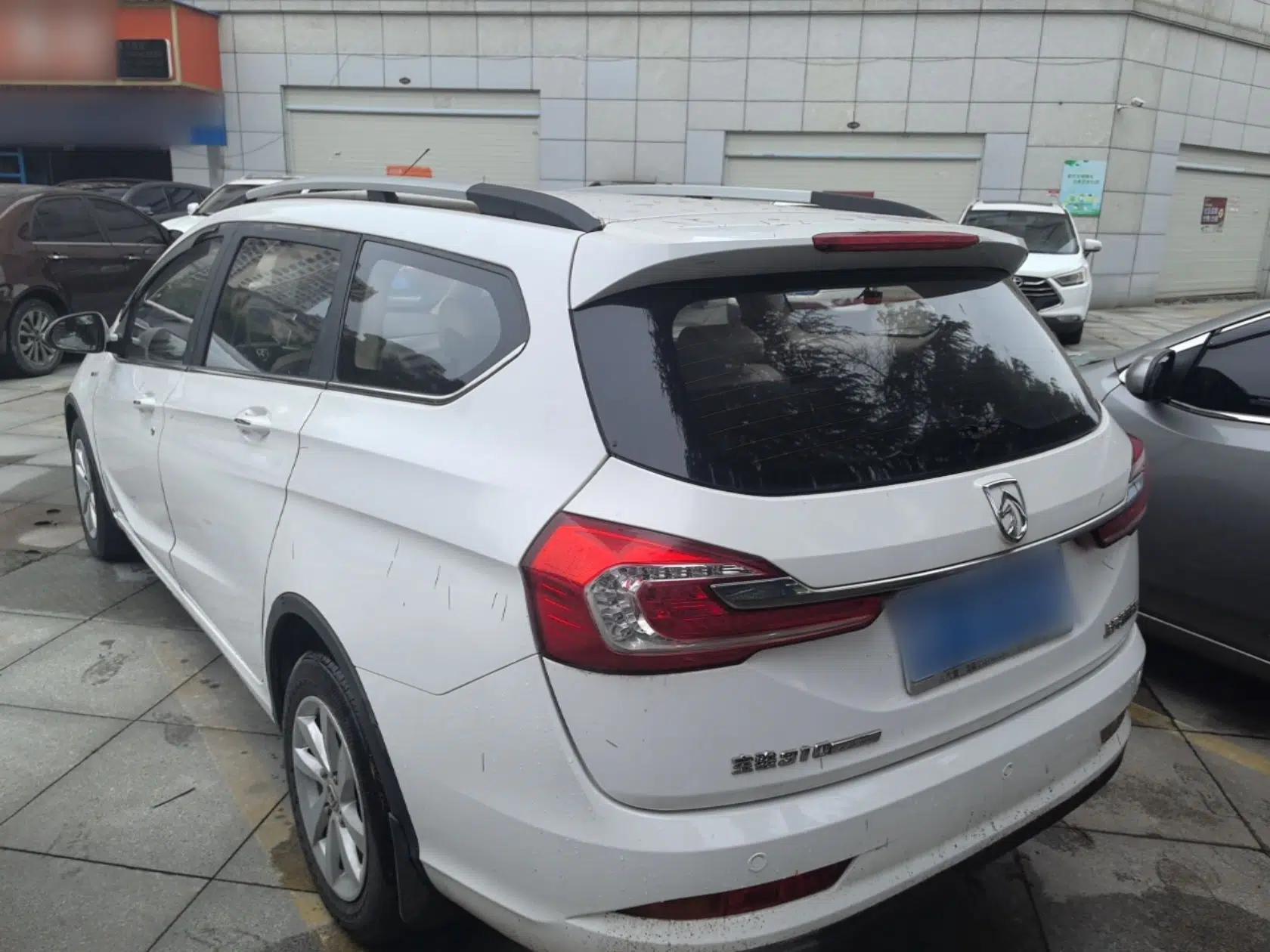 Baojun 310W 2017 1.5L Manual Fashion Model China V — миниатюра 4