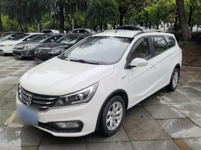 Baojun 310W 2017 1.5L Manual Fashion Model China V