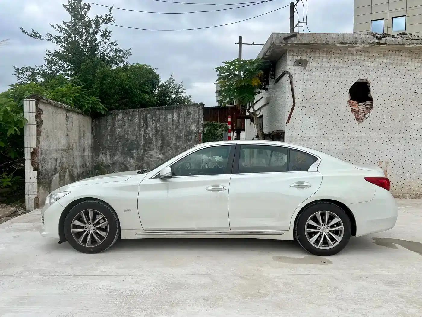Infiniti Q50L 2015 2.0T Comfort Edition — миниатюра 3
