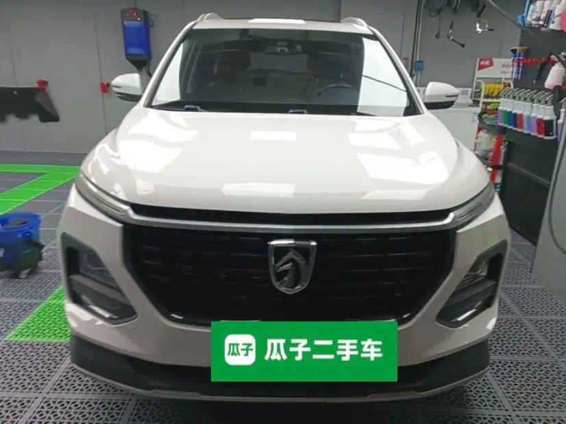 Baojun 530 2021 Global Car Anniversary Edition 1.5T CVT Prestige Connected Model 7 Seats — миниатюра 2