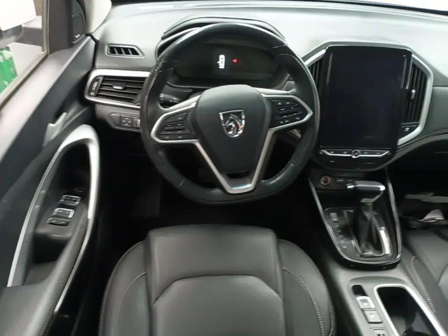 Baojun 530 2021 Global Car Anniversary Edition 1.5T CVT Prestige Connected Model 7 Seats — миниатюра 14