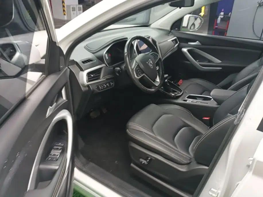Baojun 530 2021 Global Car Anniversary Edition 1.5T CVT Prestige Connected Model 7 Seats — миниатюра 19