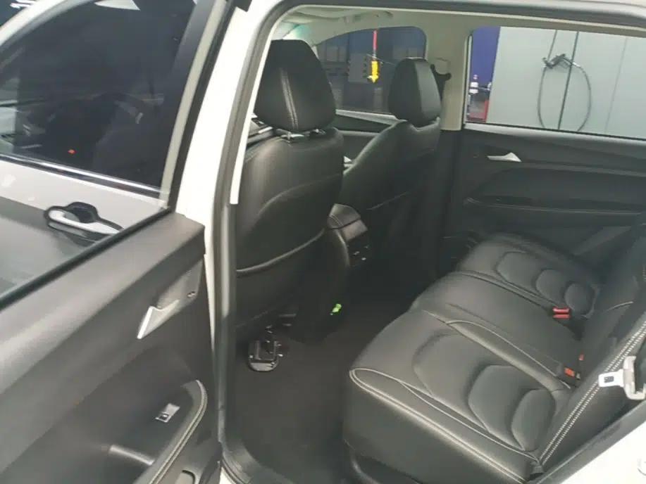 Baojun 530 2021 Global Car Anniversary Edition 1.5T CVT Prestige Connected Model 7 Seats — миниатюра 20