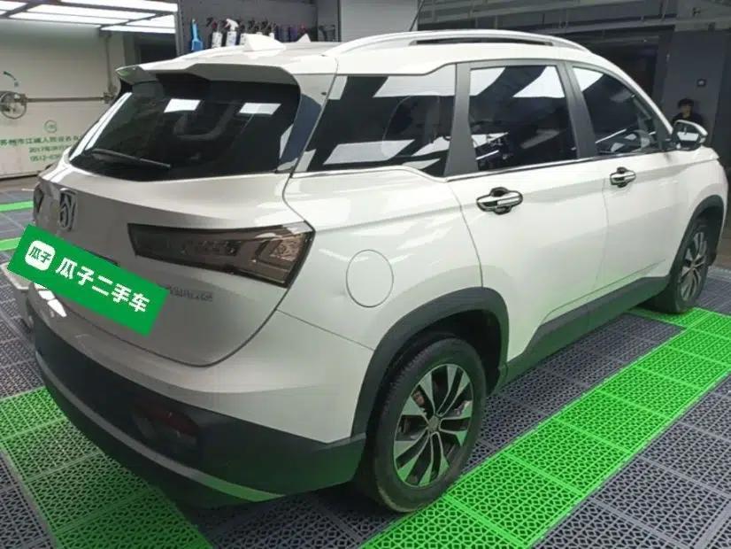 Baojun 530 2021 Global Car Anniversary Edition 1.5T CVT Prestige Connected Model 7 Seats — миниатюра 5