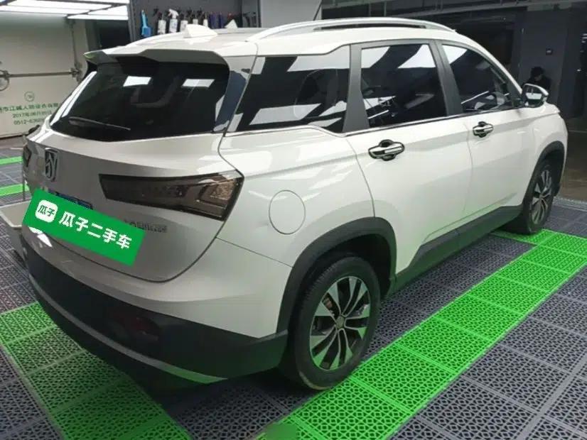 Baojun 530 2021 Global Car Anniversary Edition 1.5T CVT Prestige Connected Model 7 Seats — миниатюра 6