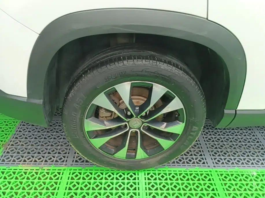 Baojun 530 2021 Global Car Anniversary Edition 1.5T CVT Prestige Connected Model 7 Seats — миниатюра 10