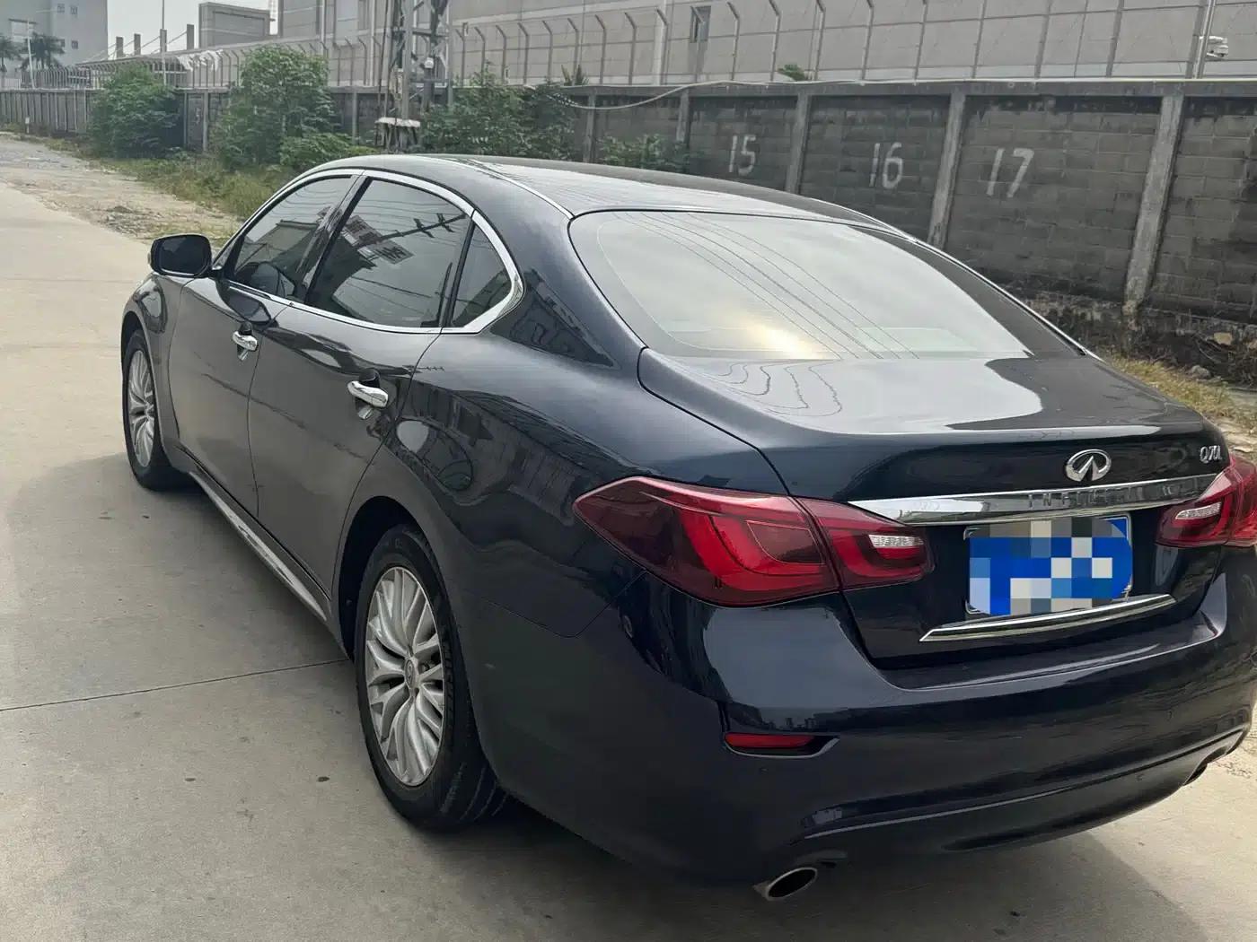Infiniti Q70 2015 Q70L 3.5L Hybrid Luxury Edition — миниатюра 2