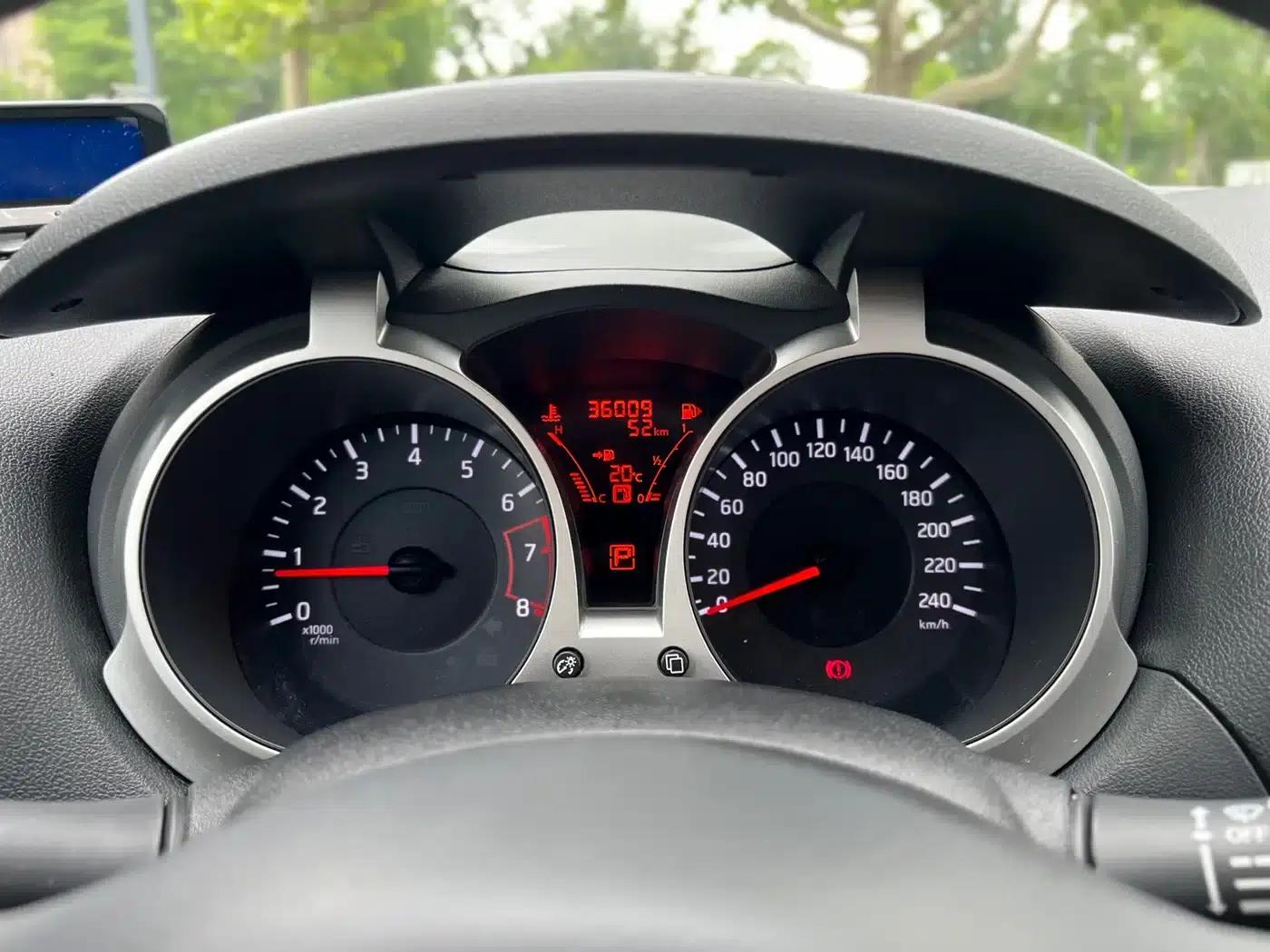 Infiniti ESQ 2014 1.6L Sporty Edition — миниатюра 12
