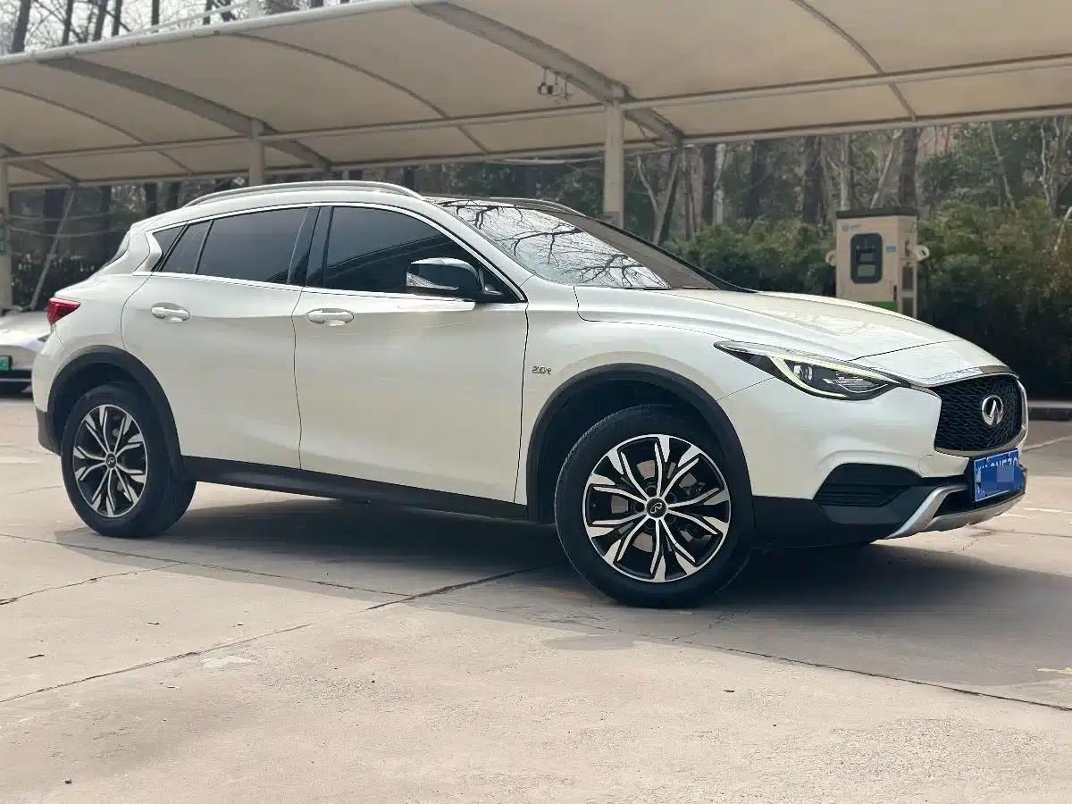 Infiniti QX30 2017 2.0T AWD Fashion Edition — миниатюра 3