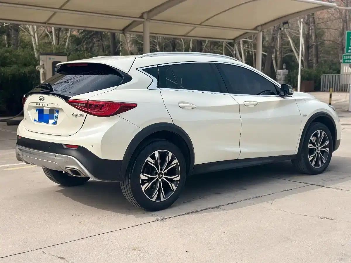 Infiniti QX30 2017 2.0T AWD Fashion Edition — миниатюра 5