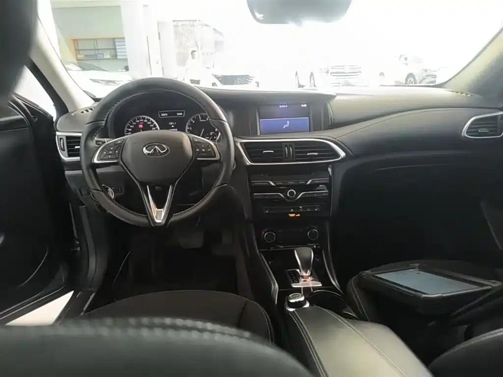 Infiniti QX30 2017 1.6T 2WD Fashion Edition — миниатюра 10